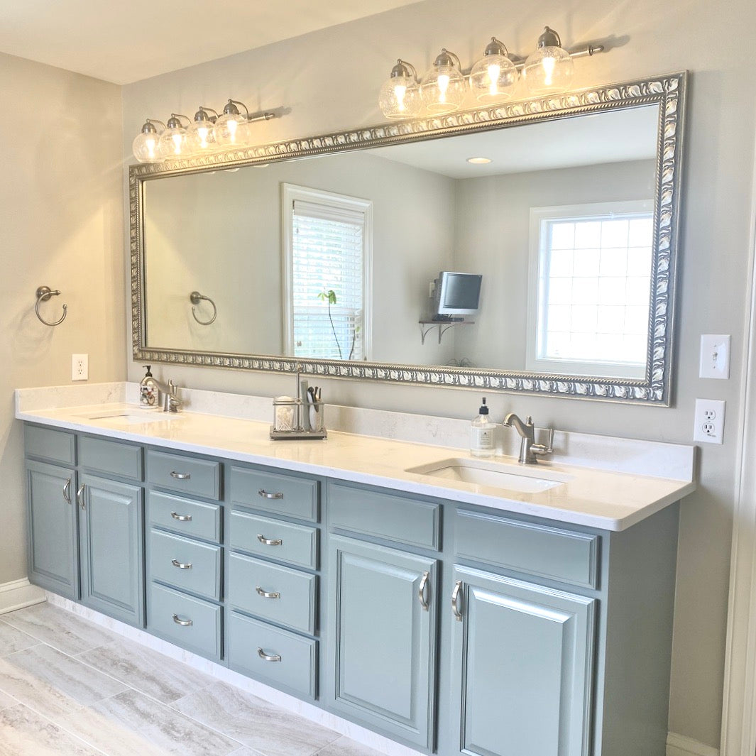 Double vanity with one mirror 